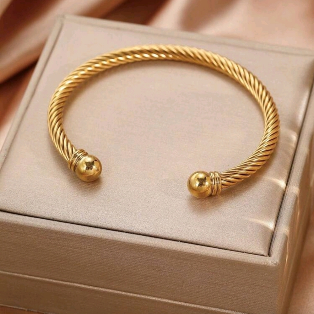 #16 Minimalist Elegant Stainless Steel Textured Bangle, Gold Or Silver - Picture 3 of 5